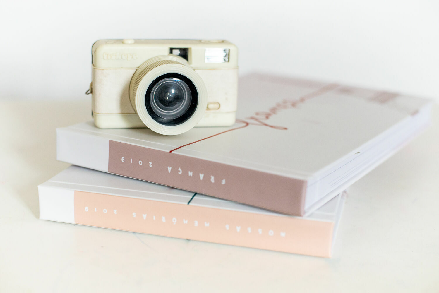 Foto Memórias impressas: Três vantagens de ter um álbum de fotografia em mãos Foto Memórias impressas: Três vantagens de ter um álbum de fotografia em mãos - Imagem 1
